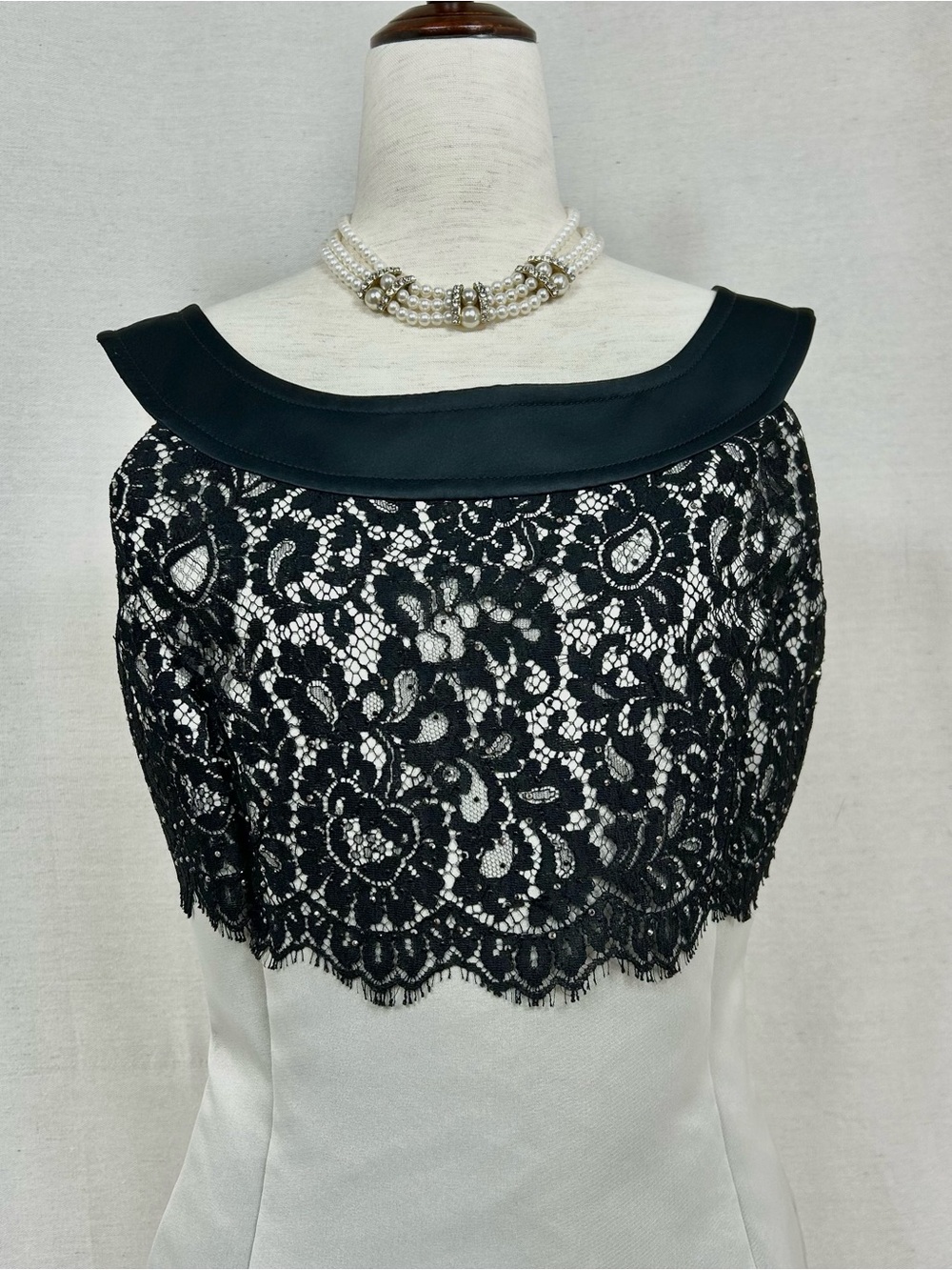 St. John Grey & Black Lace-Overlay Midi Dress Size 6 - Picture 2 of 7